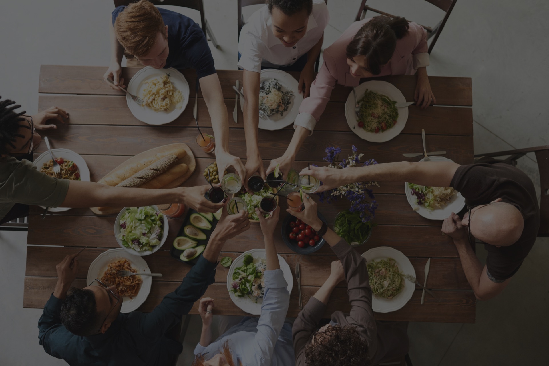 Teambuilding Kochevent für Firmen aus Berlin in der Kochrunde Schildow